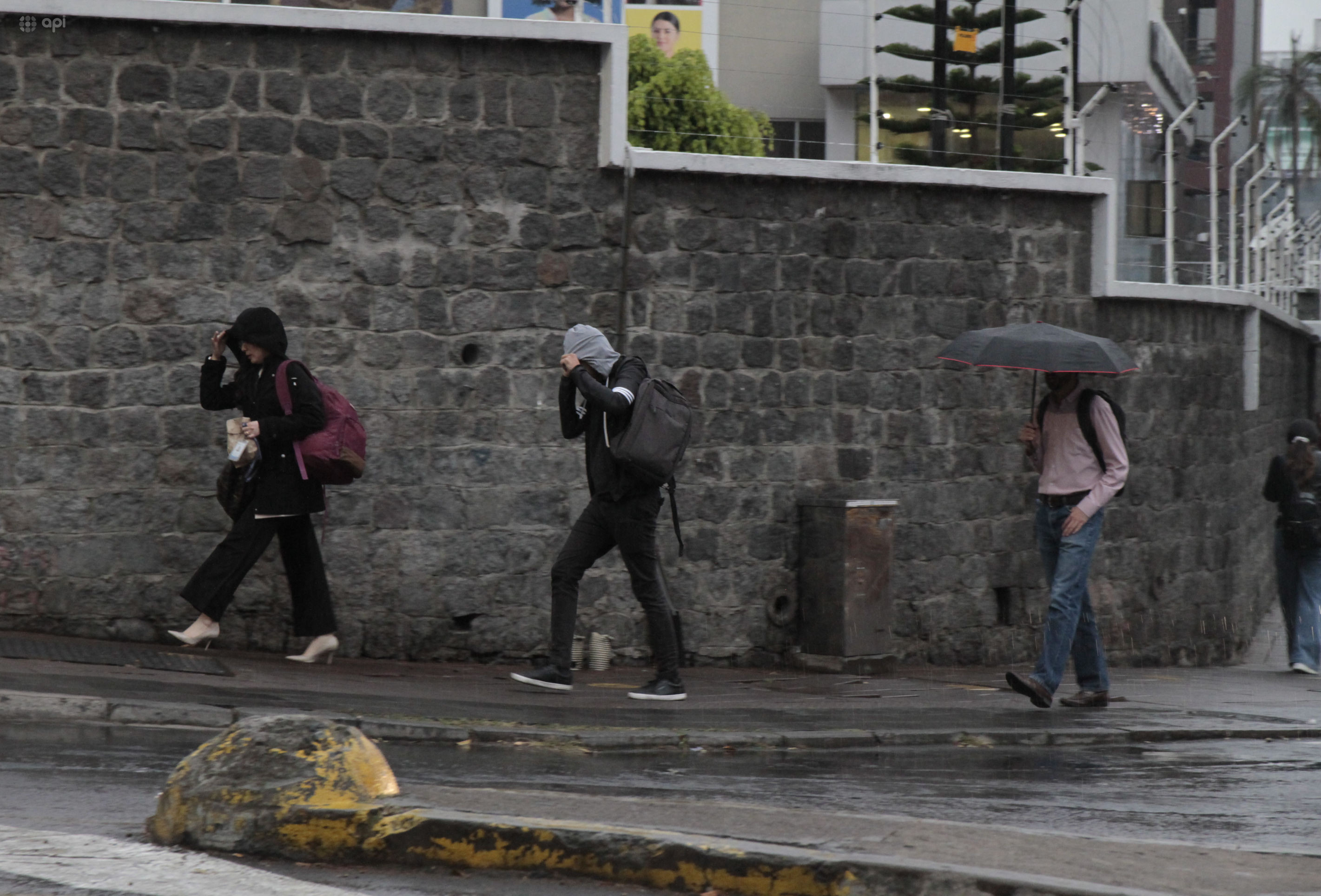 Foto de archivo, lluvia en Quito.