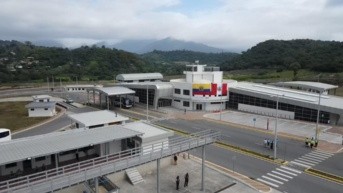 El Centro Binacional de Atención Fronteriza Macará–La Tina inició sus operaciones en junio de 2023.
