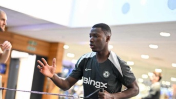 Moisés Caicedo en un entrenamiento con el Chelsea