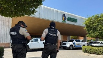 Según el reporte oficial del coronel Pablo Fajardo, jefe de la Policía de Machala, alrededor de las 11:00 de este vienes 26 de diciembre se inició una persecución policial contra dos sujetos.