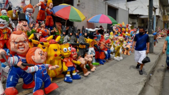 Foto referencial a monigotes de año nuevo