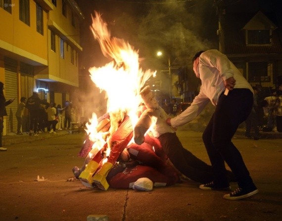 Técnicos del Grupo de Intervención y Rescate advierten que los daños que puede causar la pirotecnia.