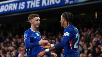 Cole Palmer celebra su gol con Malo Gusto ante el Everton por la fecha 16 de la Premier League (Foto: Chelsea Photos)
