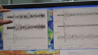 Imagen de la pantalla de un sismógrafo. (AFP)