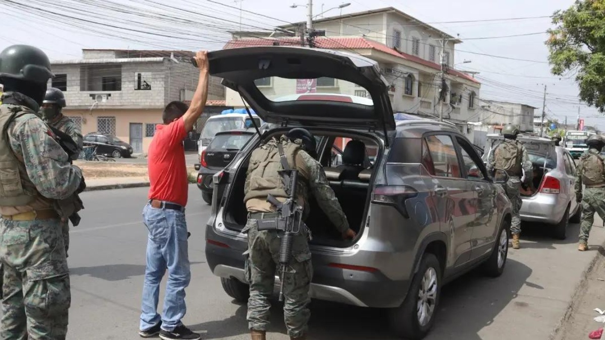 Los controles militares en las zonas más conflictivas del país. (Ecuavisa)