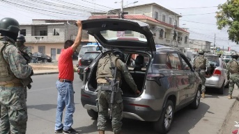 Los controles militares en las zonas más conflictivas del país. (Ecuavisa)