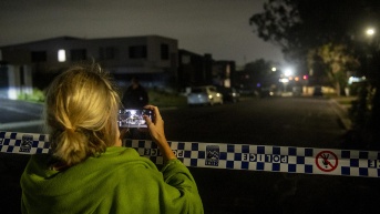 Lugar donde se produjo un ataque armado mortal. (JEREMY PIPER / EFE)
