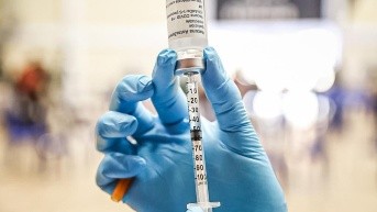 Imagen referencial de una vacuna. (Internet)