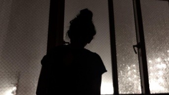 Imagen referencial para graficar a una mujer. (Envato)