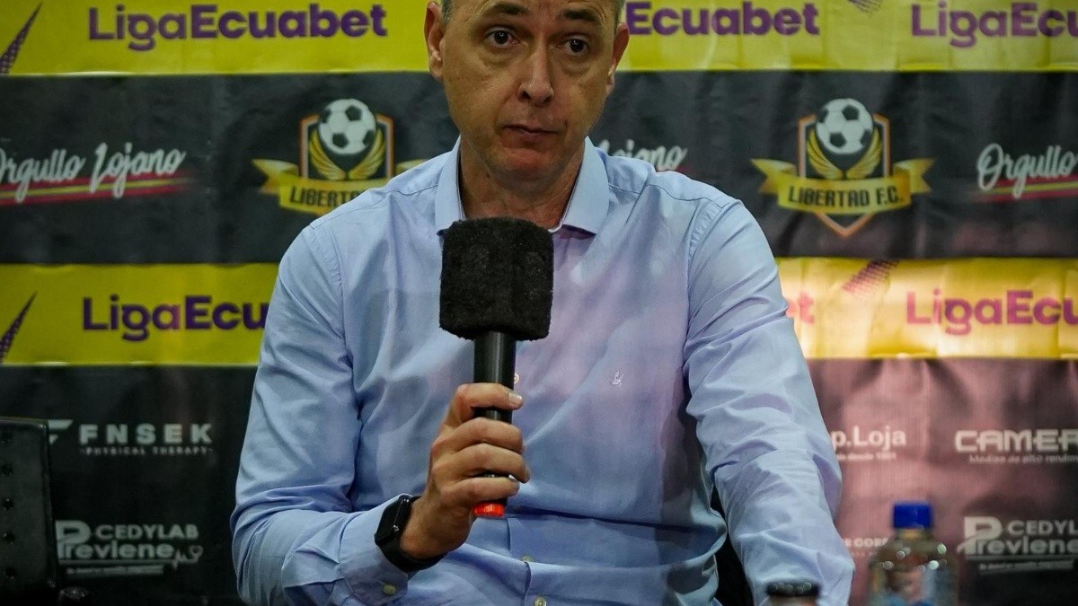 El entrenador de Liga de Quito, Tiago Nunes, en rueda de prensa (Foto: Liga de Quito)