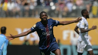 Ousmane Dembélé, mejor jugador del año de los premios The Best (JUAN MABROMATA / AFP)