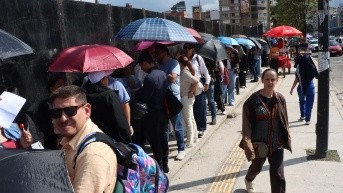 Foto referencial de ecuatorianos en una de las principales calles de la ciudad (API)