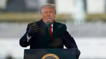 El reportaje del programa Panorama editó las palabras de Trump en su discurso del 6 de enero de 2021, previo al asalto al Capitolio. (Getty Images)