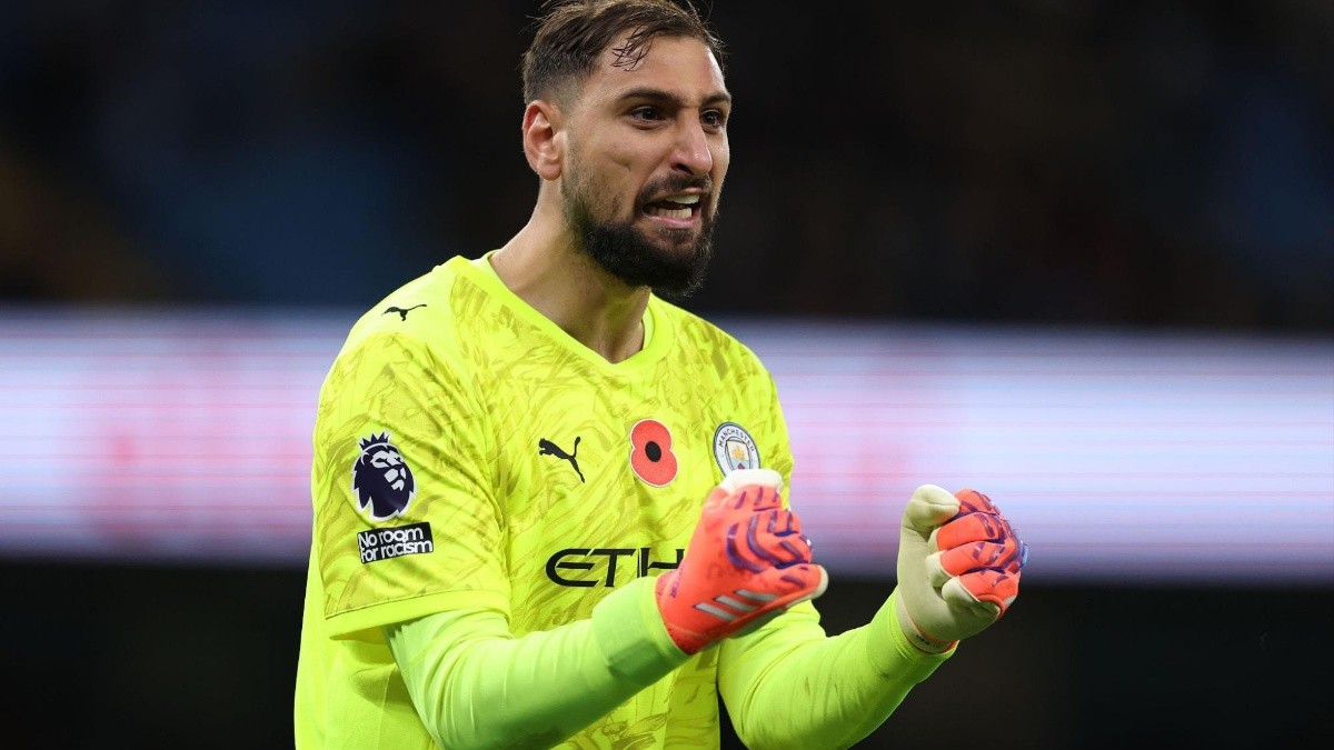 Gianluigi Donnarumma en un partido con el Manchester City (Foto: Internet)