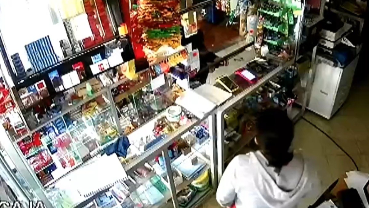 Foto del momento del robo en el sector Sierra Hermosa de Calderón (Captura de pantalla)