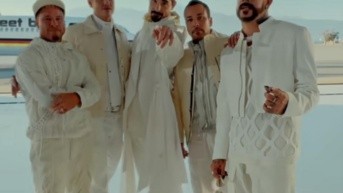 LosBackstreet Boys en el aeropuerto donde comenzó todo. (Captura de Pantalla)