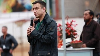 Daniel Noboa en un evento en Cuenca el 29 de octubre. (Isaac Castillo/Presidencia de la República)