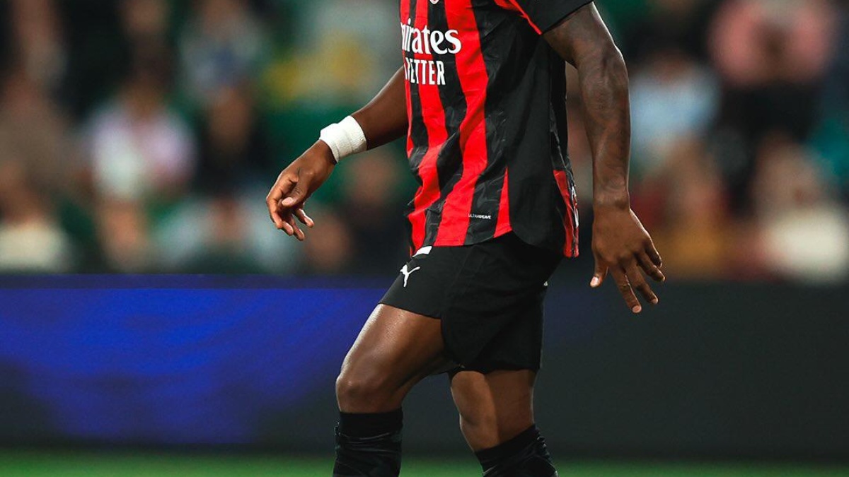 Pervis Estupiñán fue titular y jugó los 90 minutos en la derrota del AC Milan en la Supercopa de italia. (Redes sociales)