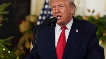 El presidente de EE.UU., Donald Trump, habla en Washington, DC, el 17 de diciembre de 2025. (Doug Mills / POOL / EFE)