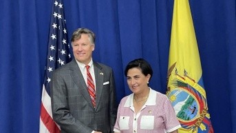 Imagen de archivo de Christopher Landau, subsecretario de Estado de EE.UU. con Gabriela Sommerfeld, canciller de Ecuaodr. (Deputy State)