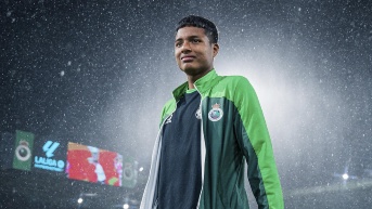 Jeremy Arévalo en un partido con el Racing de Santander (Foto: Internet)
