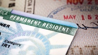 Foto referencial a tarjeta de residencia o Green Card (Internet)