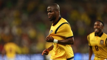 Enner Valencia celebra un gol con la selección de Ecuador (AFP)