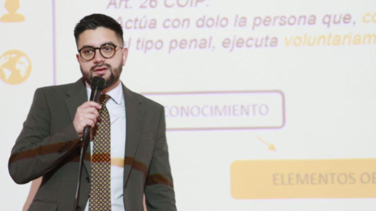 El juez Carlos Serrano durante una capacitación. (Cuenta X @CarlosSerranoEc)