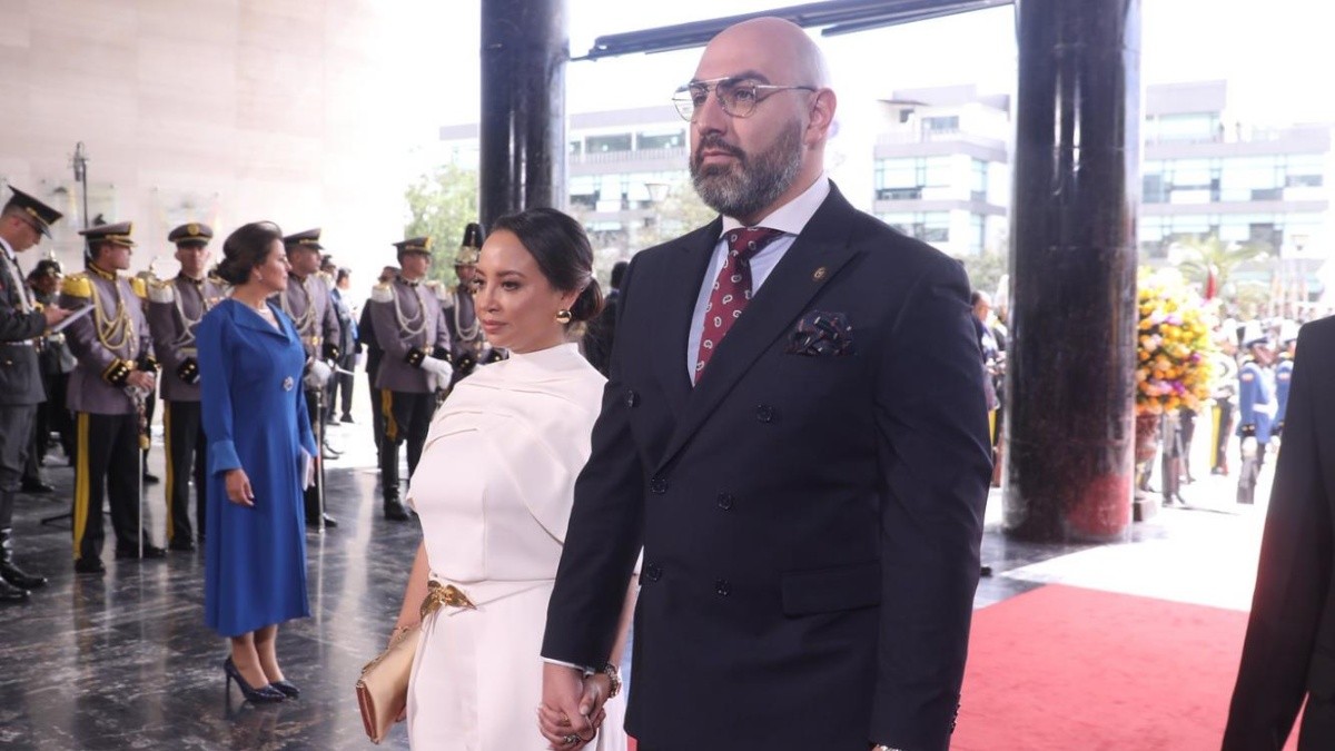 Mario Godoy y su esposa en la ceremonia de posesión de Daniel Noboa en mayo de 2025. (Flickr Asamblea)