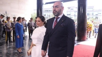 Mario Godoy y su esposa en la ceremonia de posesión de Daniel Noboa en mayo de 2025. (Flickr Asamblea)