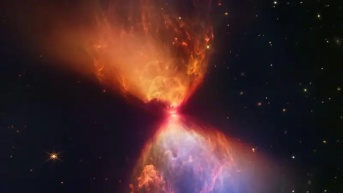 Las protoestrellas están rodeadas de nubes de material que alimentan su crecimiento. (NASA)