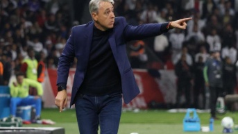 El entrenador de Liga de Quito, Tiago Nunes, en un partido por Copa Libertadores (API)
