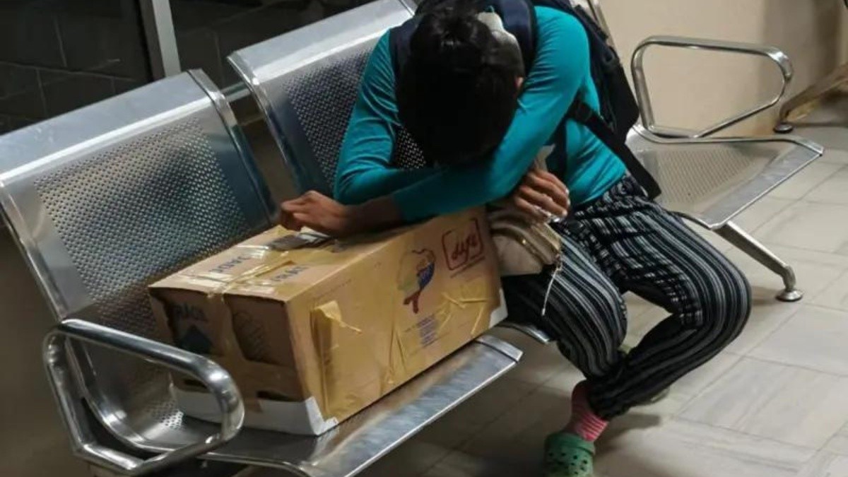 Yawa Sumpa viajó tres horas en un autobús con los restos de su hija hasta la localidad de Taisha.