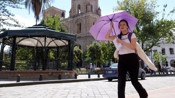 Foto de archivo de un día caluroso en Cuenca. (API)