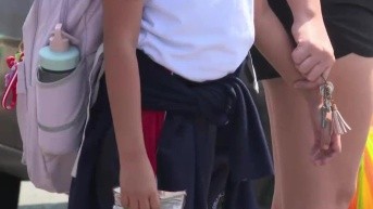 Imagen de una niña en Guayaquil. (Televistazo)