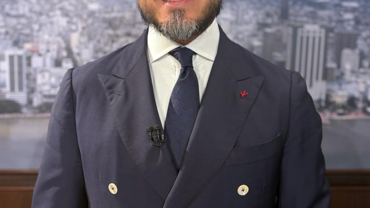 José de la Gasca en el set de Ecuavisa en Guayaquil. (Álvaro Chiriboga / Ecuavisa)