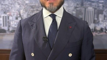 José de la Gasca en el set de Ecuavisa en Guayaquil. (Álvaro Chiriboga / Ecuavisa)