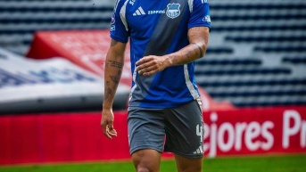 Alfonso Barco en un partido con Emelec (Foto: Gabriel Harper)