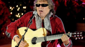 La historia oculta de Feliz Navidad, el himno navideño que convirtió a José Feliciano en un ícono latino. (WEB)