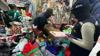 Personal de la AMC durante la intervención en el Centro Histórico de Quito. (Cortesía de AMC)