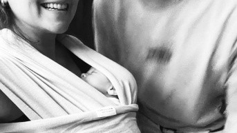 Natalia Lafourcade junto a su hijo y su esposo, Juan Pablo López-Fonseca. (RRSS)