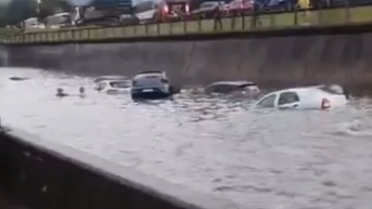 Autos inundados en Buenos Aires, 23 de diciembre. (Redes sociales)