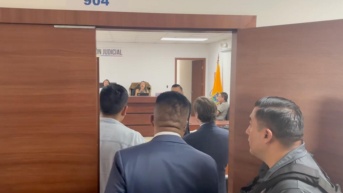 La sala en donde esta previsto que se realice la audiencia, este 12 de diciembre, en Quito. (Captura de pantalla)