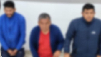 Imagen de los tres sospechosos detenidos por robo de autopartes. (Policía Nacional)
