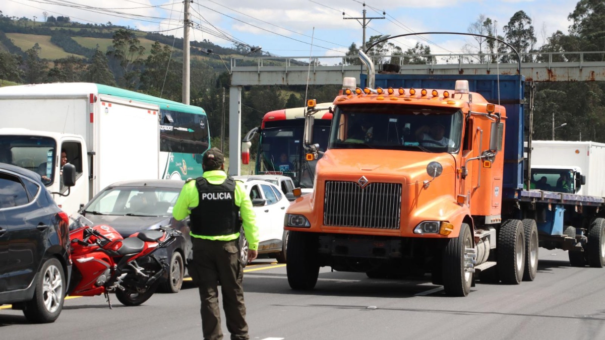 Imagen de transporte pesado en Guayaquil. (Televistazo)