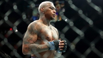 Michael Morales, durante la pelea ante Sean Brady en la UFC