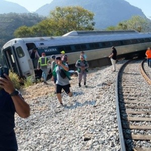 Descarrilamiento del tren Transístmico en el municipio de Asunción Ixtaltepec, en Oaxaca, México