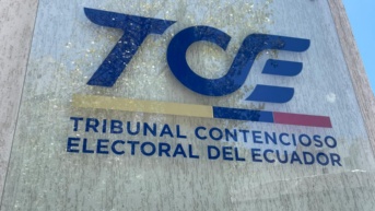 El letrero principal del Tribunal Contencioso Electoral, en Quito.