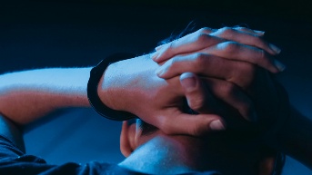 Imagen referencial para graficar a una persona detenida (Pexels)