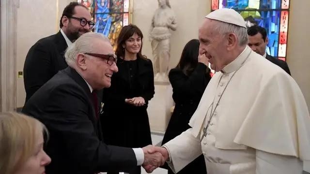 Fotografía de Martin Scorsese saludando con el Papa Francisco. (Internet)